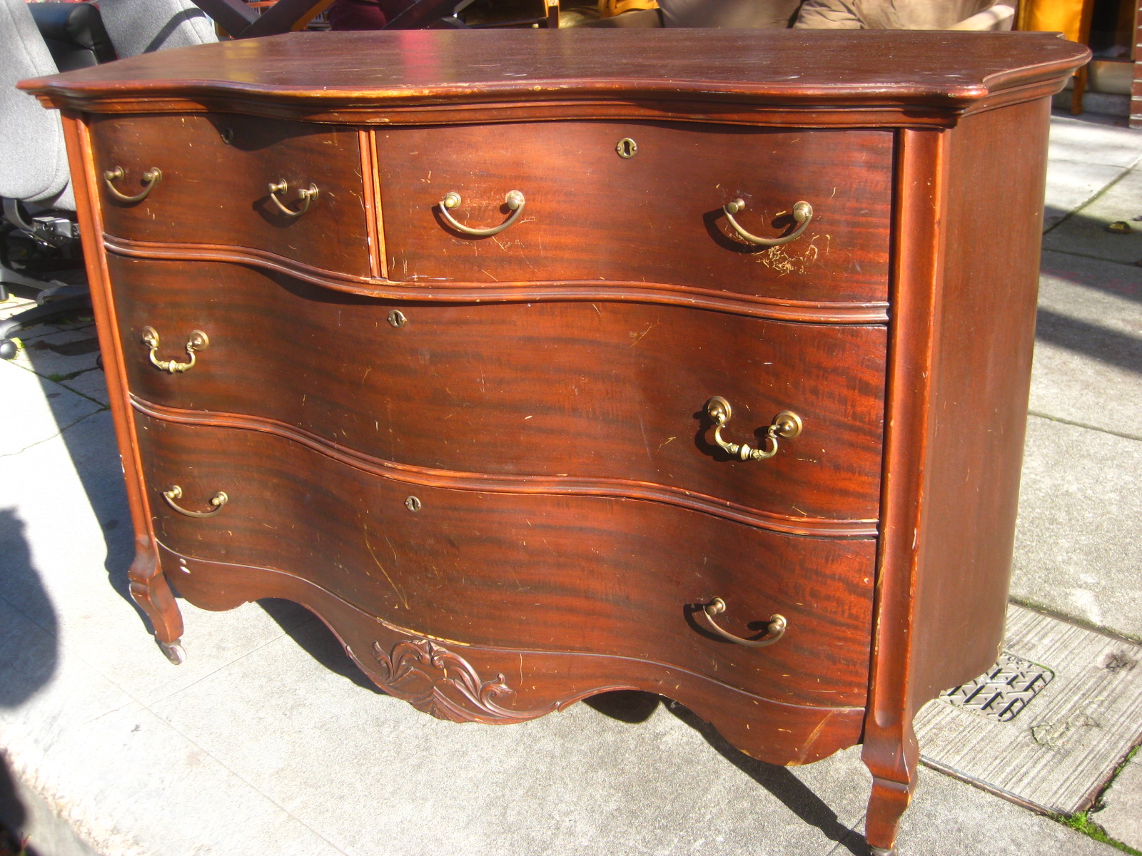 UHURU FURNITURE & COLLECTIBLES SOLD Large Classic Dresser 200