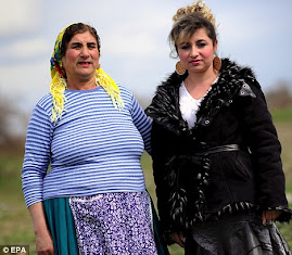 GYPSY WOMEN IN BULGARIA