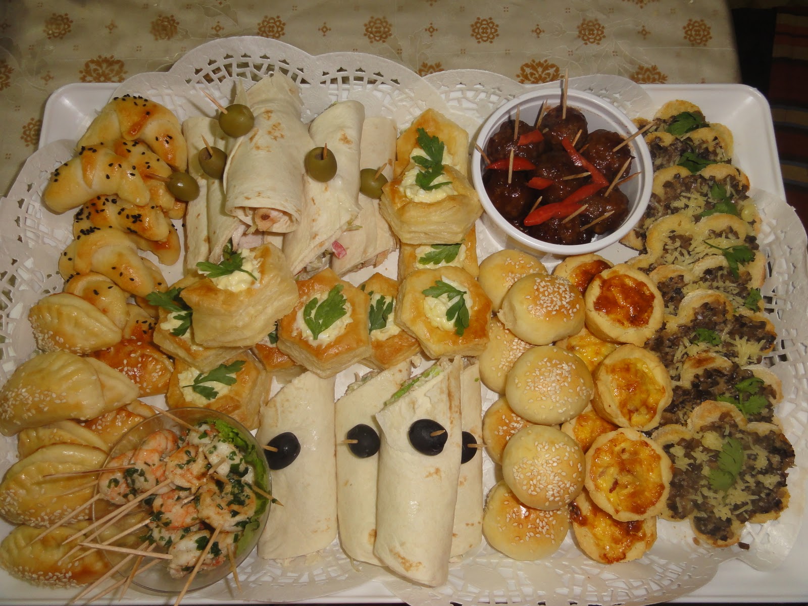 Tanya`s Sweets and Treats Savory platter, large, 250 SR