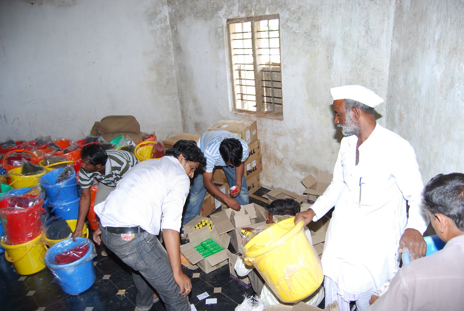 [Kajgal_reliefWork_25Oct_10.JPG]