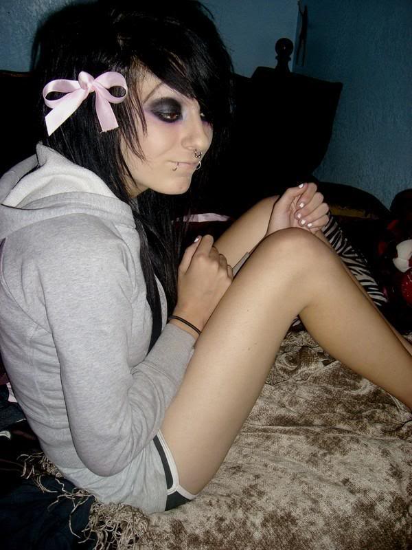 Эмо герл в розовых носочках - секс фото 