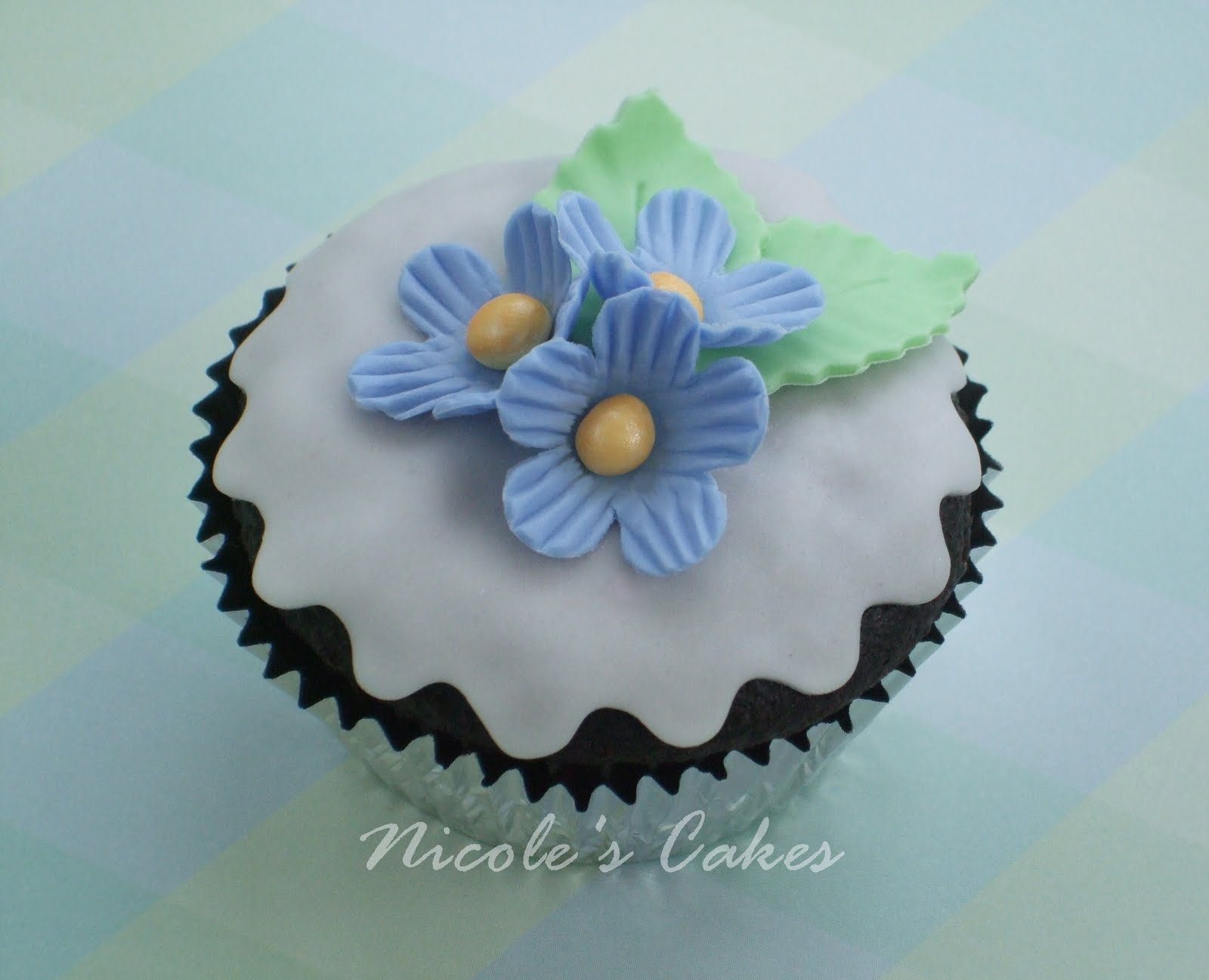 [Blue+Flower+Cupcake+2+protected.jpg]
