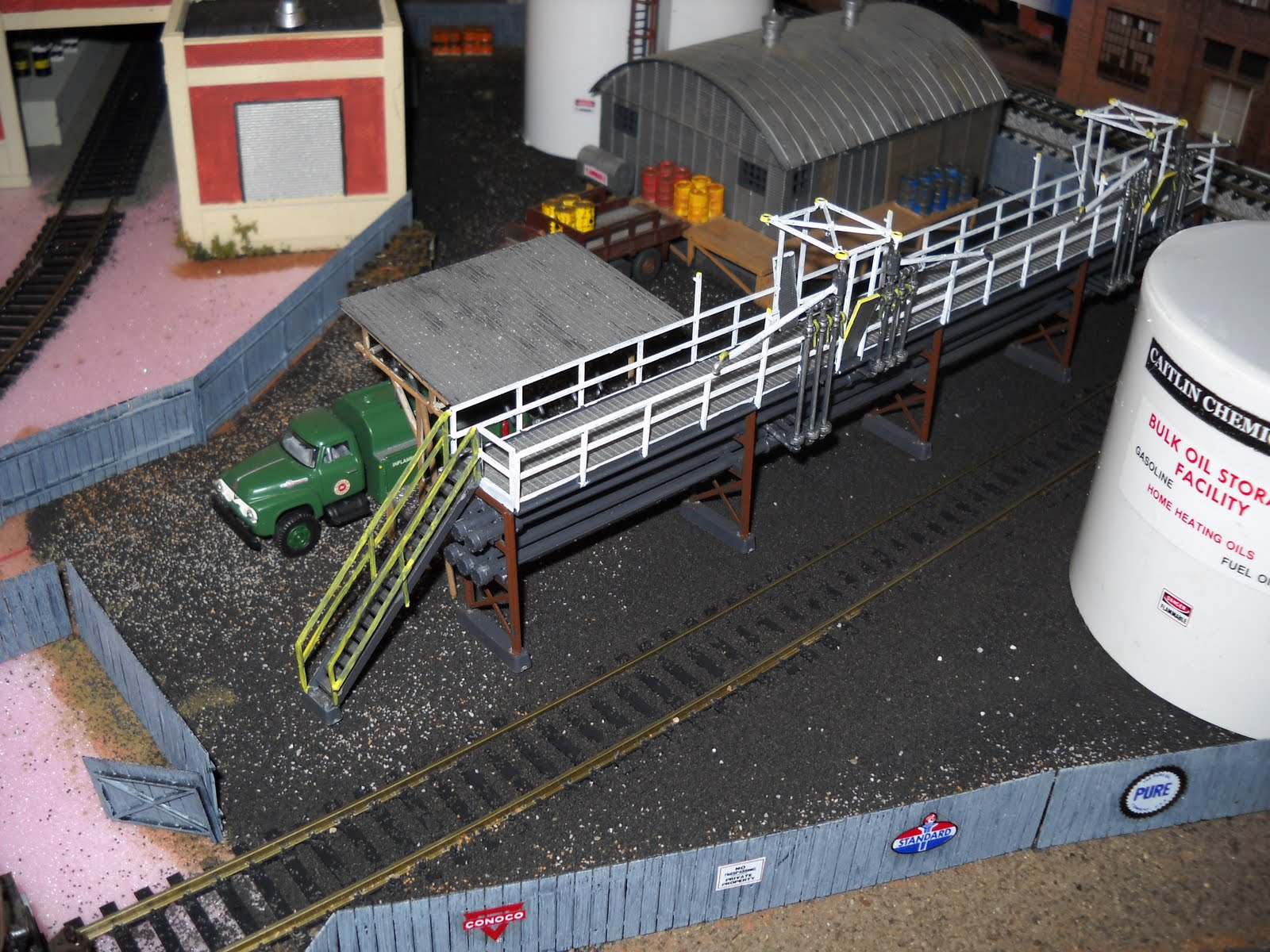 HO scale chemical plant