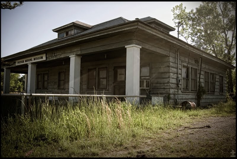 CHRONICLES OF STUFF Picher, Oklahoma Entering town