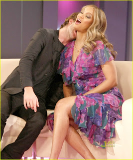 World Wide Wenz Robert Pattinson Necks Tyra Banks