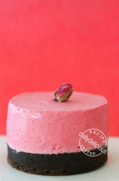 [Raspberry+Mousse+Cake_5.jpg]