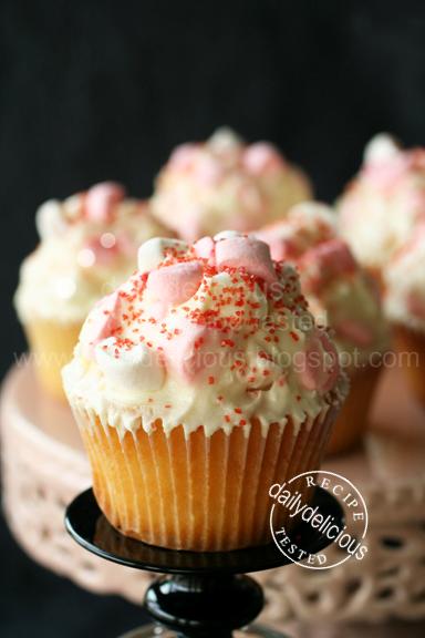 [Mashmallow+Cupcake_5.jpg]