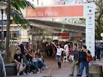 Na entrada da 56ª Feira do Livro