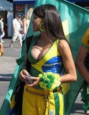 7y1bnux7acvfdmkh.D0.hot-football-fan-babes-brazil-07.jpg