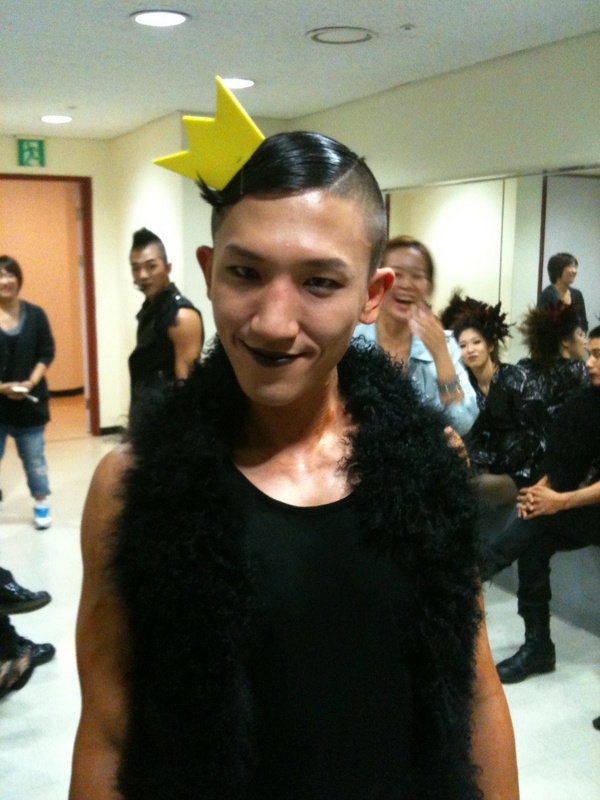 One of Taeyang's dancers wearing a VIP headband crown