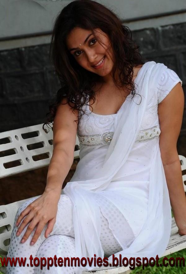 Hot+neha+dhupia+in+saree