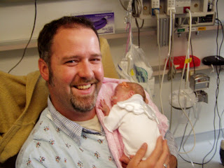 dad holding micro preemie