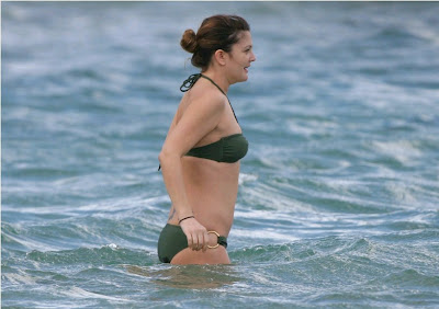 Drew Barrymore in Sexy Bikini