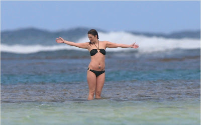 Drew Barrymore in Sexy Bikini