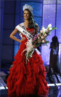 Stefania Fernandez crowned Miss Universe 2009