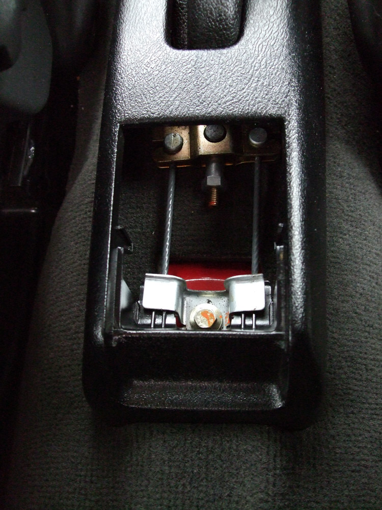 MG Rover Service Guides Handbrake Adjusting