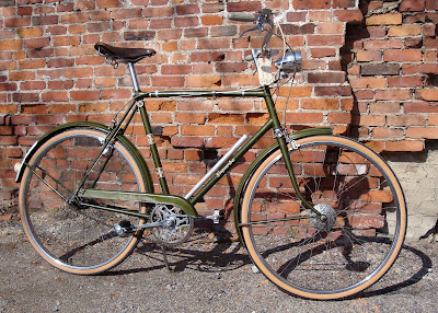 Green Raleigh Superbe bike chainguard dynohub