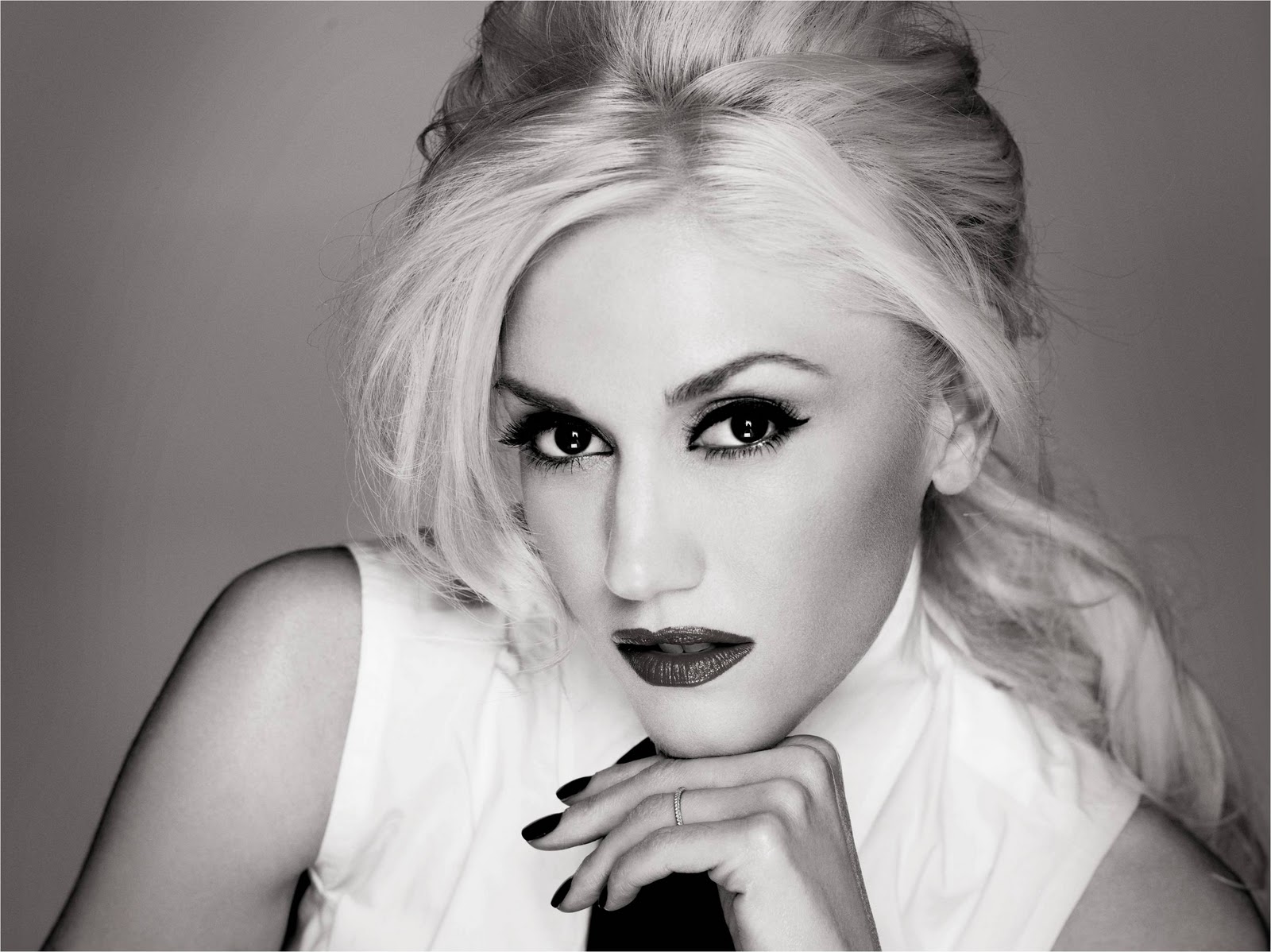 http://1.bp.blogspot.com/_igeaKYGXjVM/TTciVGxUE8I/AAAAAAAAEfk/NqH_b04Lul8/s1600/GWEN+STEFANI+HR-.jpg