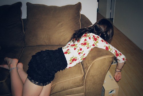Жена уснула в коротком платье без трусиков и в туфлях фото