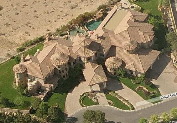 [kingsgatecourt3.bmp]