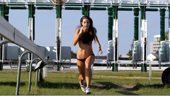 Sports+women+in+bikinis