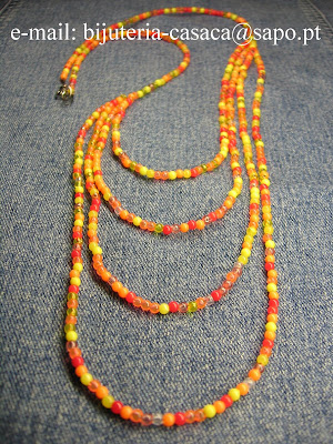 colar de missangas