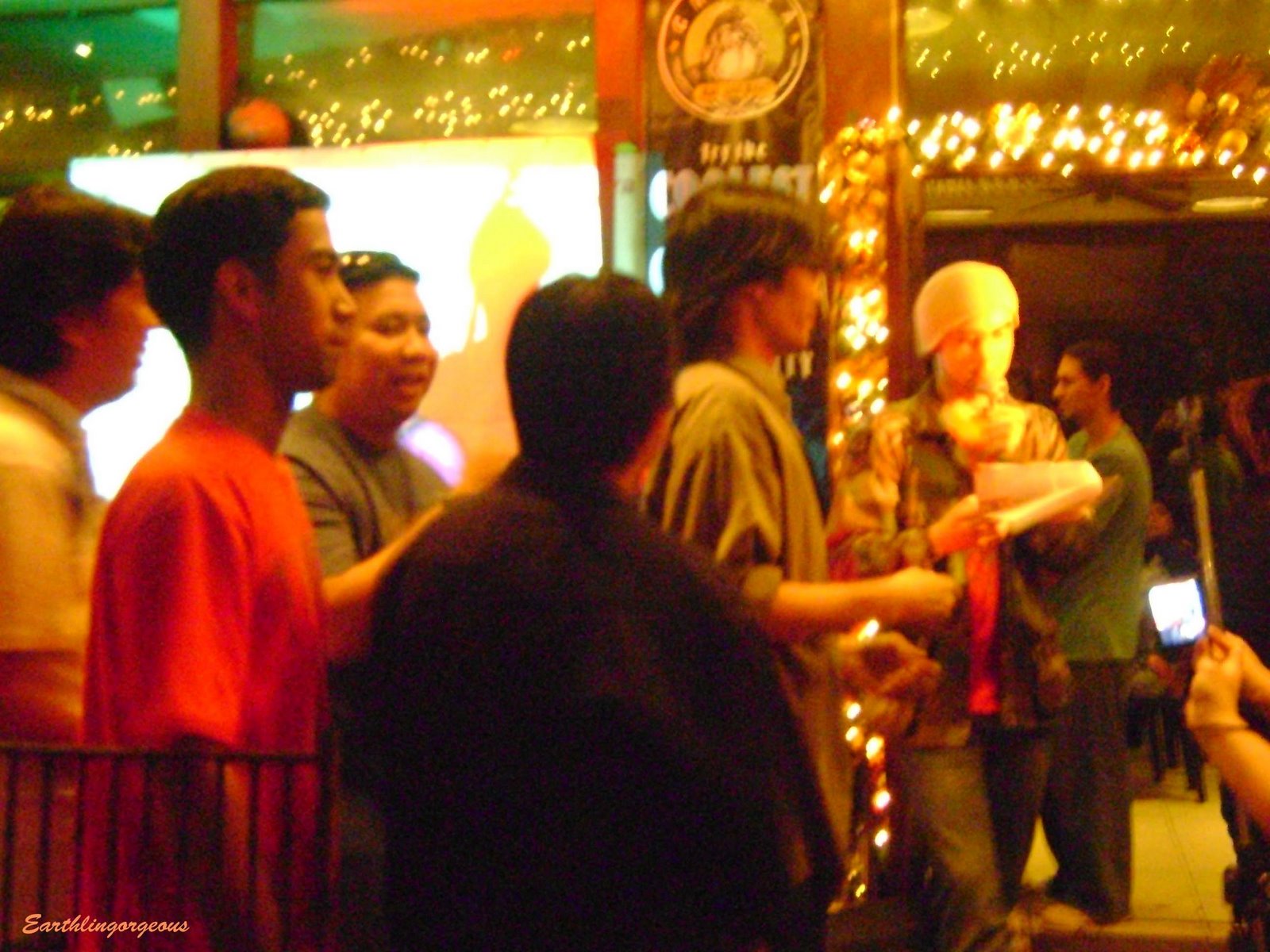 [bloggersvsyehey.jpg]