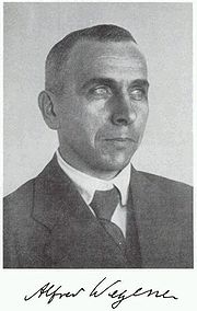 [180px-Wegener_Alfred_signature.jpg]
