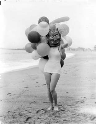 [satan+on+the+beach.bmp]