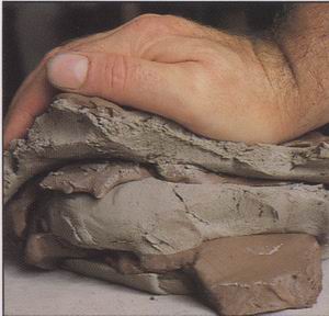 Studio Keramik Bbppmpv Seni Dan Budaya Membuat Keramik Dengan Teknik Putar Penyiapan Tanah Liat