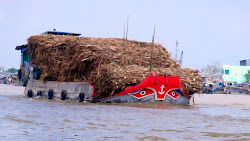 Les bateaux du Mekong ont des yeux pour se protéger des mauvais esprits du fleuve
