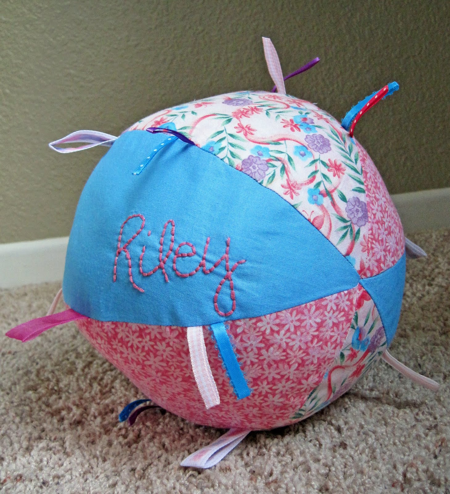 Seriously Daisies: Pretty Pink Ribbon Ball