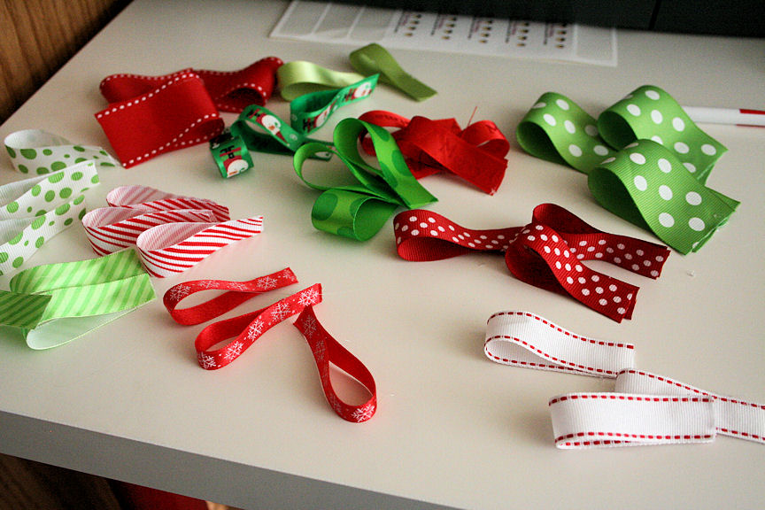 [loveable] chaos: DIY: Looped Ribbon Holiday Wreath
