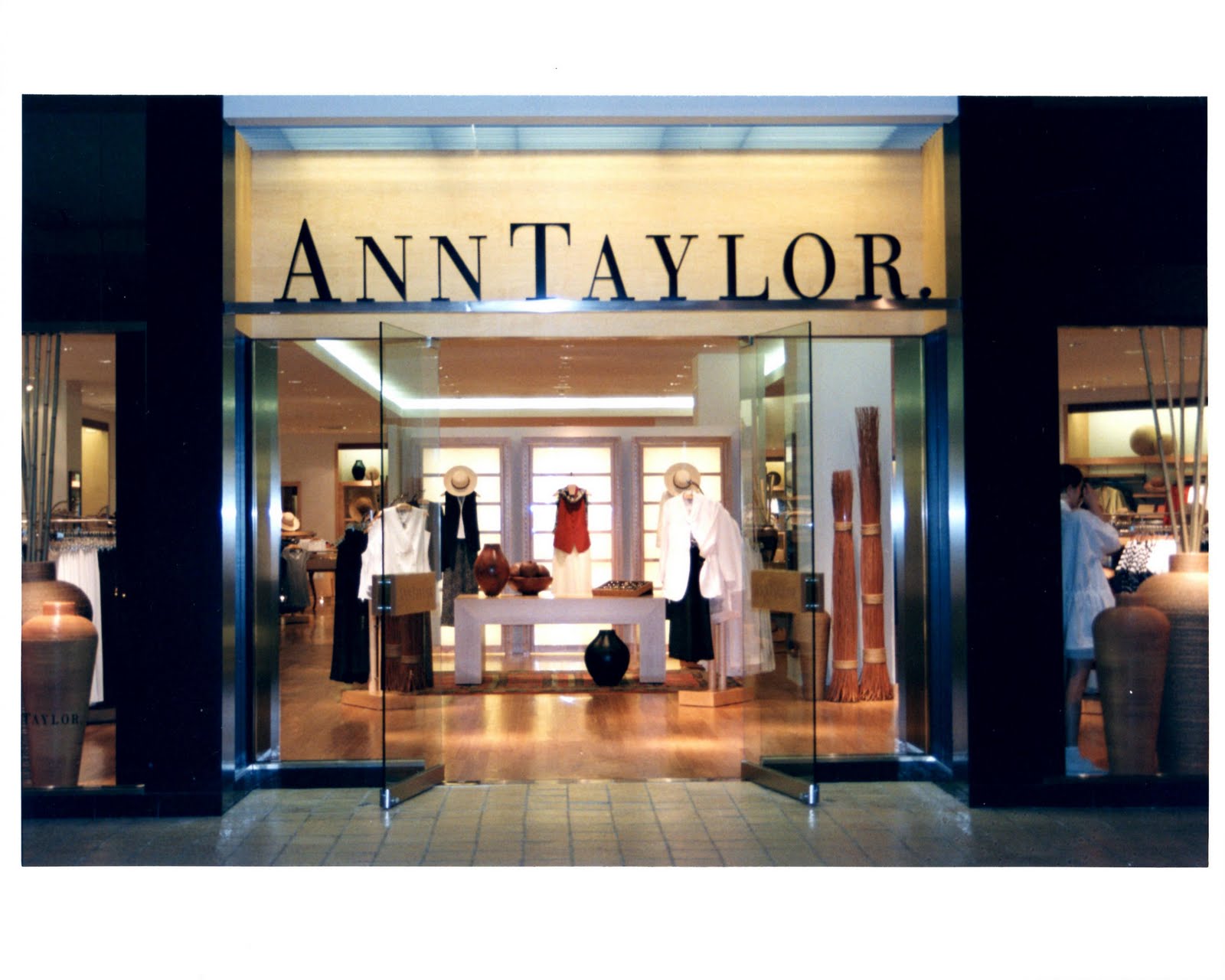 [Ann+Taylor+Mall_1.jpg]