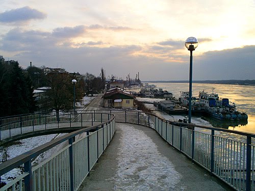 [Ruse-quay_G229a.JPG]