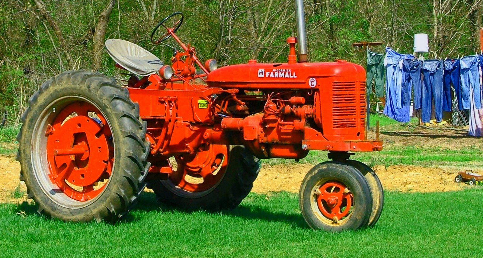 [Tractor+and+dungerees.jpg]