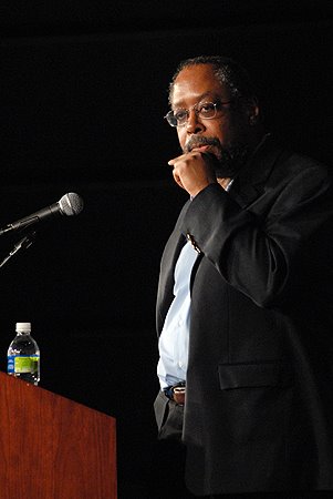 [Edward_Jones_2009_DSC_5422_web.jpg]