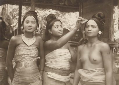 SOUVENIR KHAS BALI: Pakaian Adat Pernikahan Bali Utama