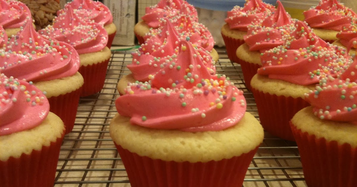 Frosted! Vanilla Cupcakes Magnolia Bakery's Best Selling Cupcake