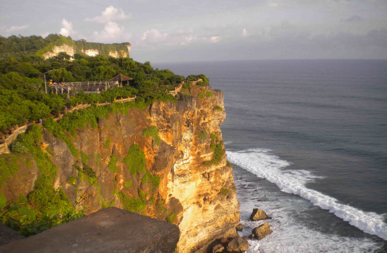 [uluwatu+cliffs.jpg]