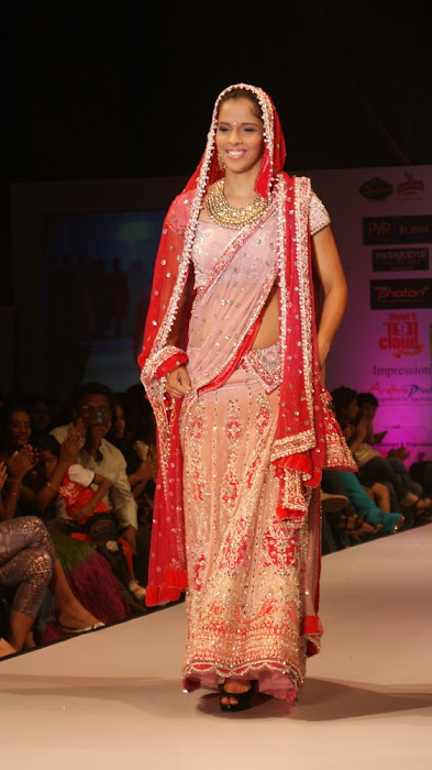 exclusve sania nehwal in bridal rwalk hot images