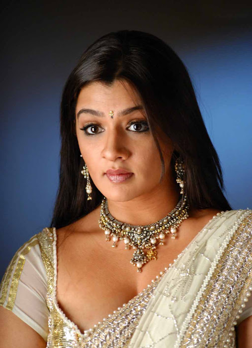 aarthi agarwal in bmym romantic song unseen pics