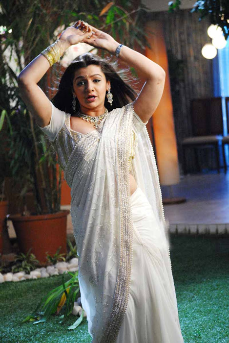 aarthi agarwal in bmym romantic song unseen pics