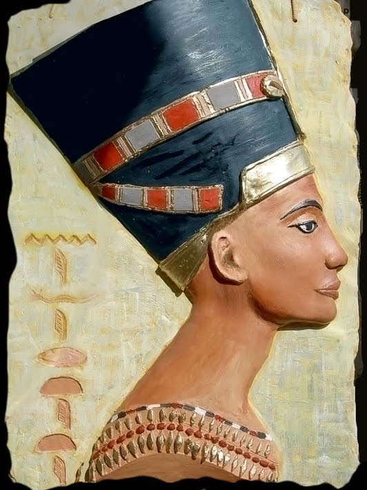 Nefertiti [gips pictat]