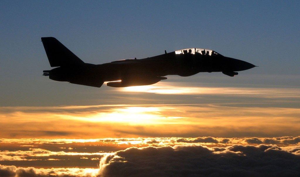 http://1.bp.blogspot.com/_ja676MG45Zg/S8H-3LuN-0I/AAAAAAAADFY/bNxLu9XnxbU/s1600/f14-tomcat-sunset.jpg