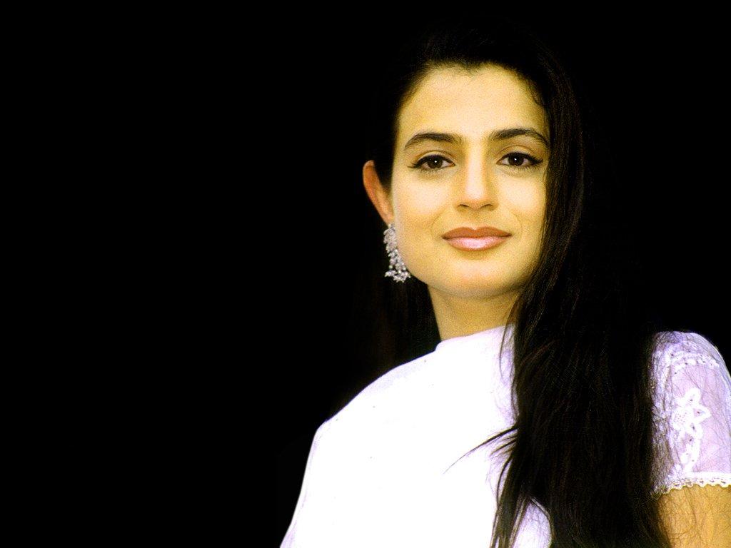 Amisha Patel | HD Wallpapers (High Definition) | Free Background