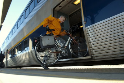 Image of bicyclist Paul Dorn boarding the Amtrak Capitol Corridor in Sacramento