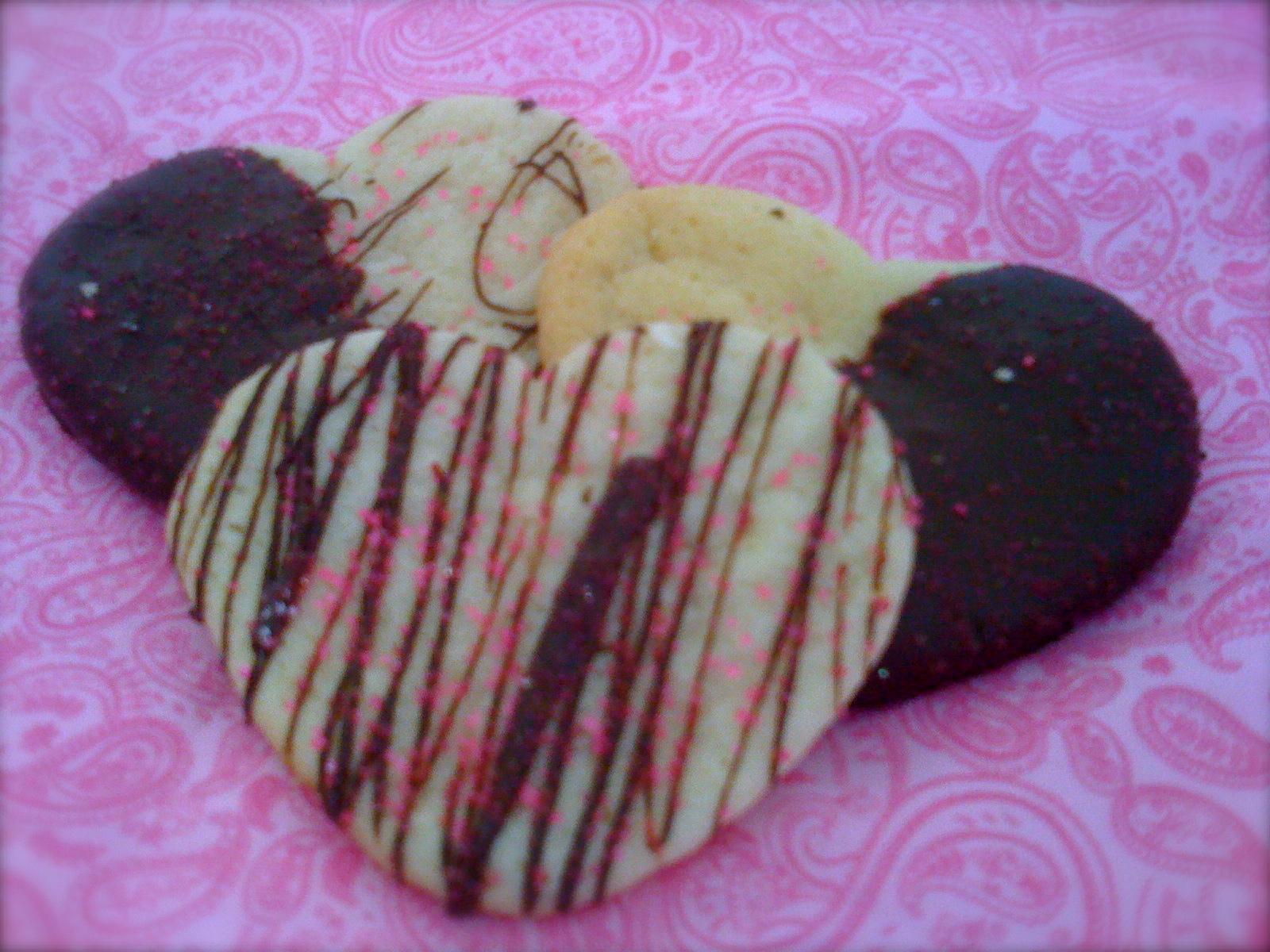 [chocolate+drizzled+sugar+cookie+heart.JPG]