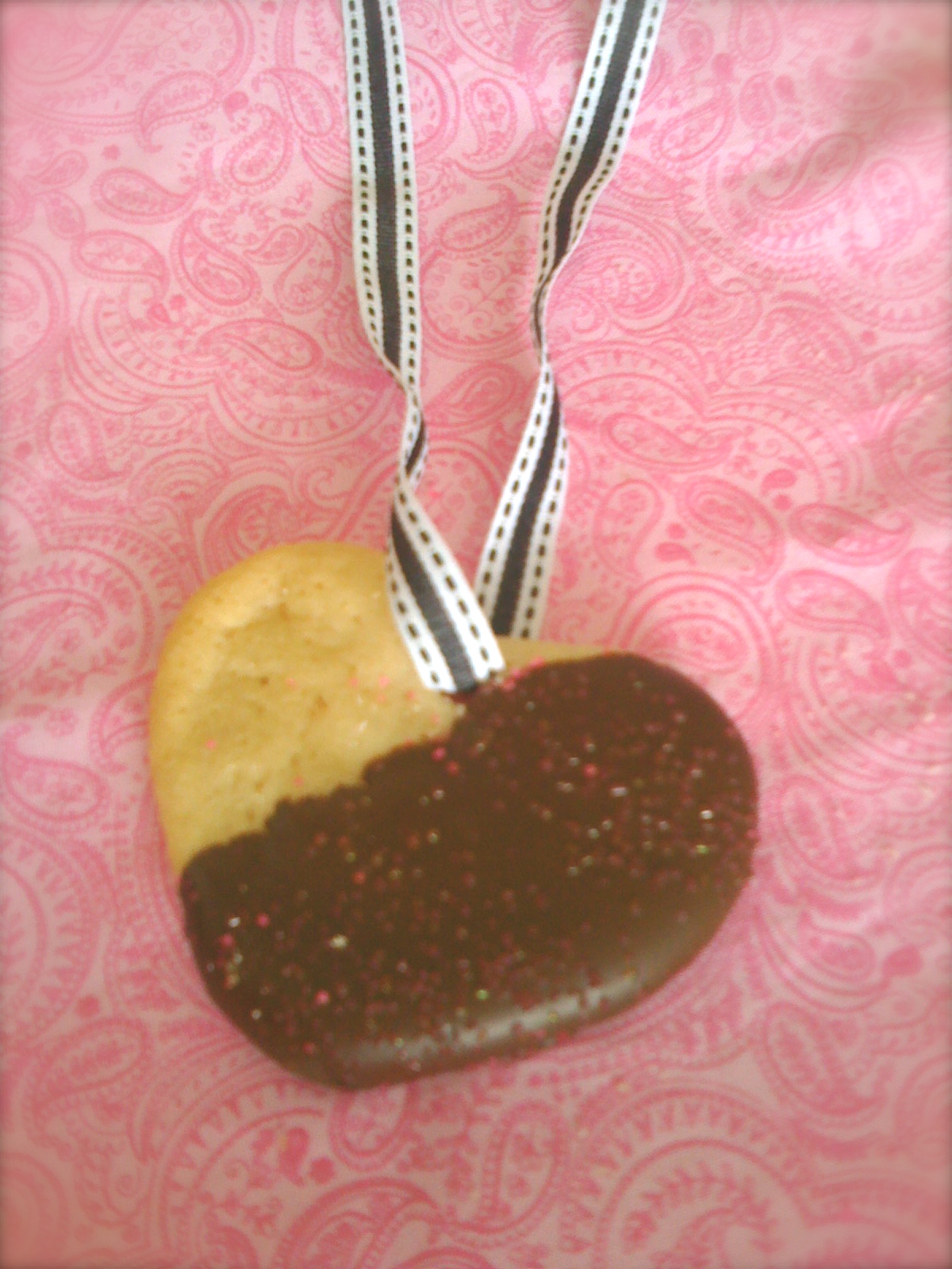 [heart+sugar+cookie+on+heart+string.JPG]