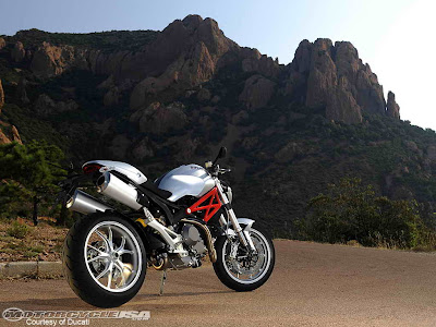 Iboy on his Monster 620: Single arm and double exhaust Ducati monster 1100.